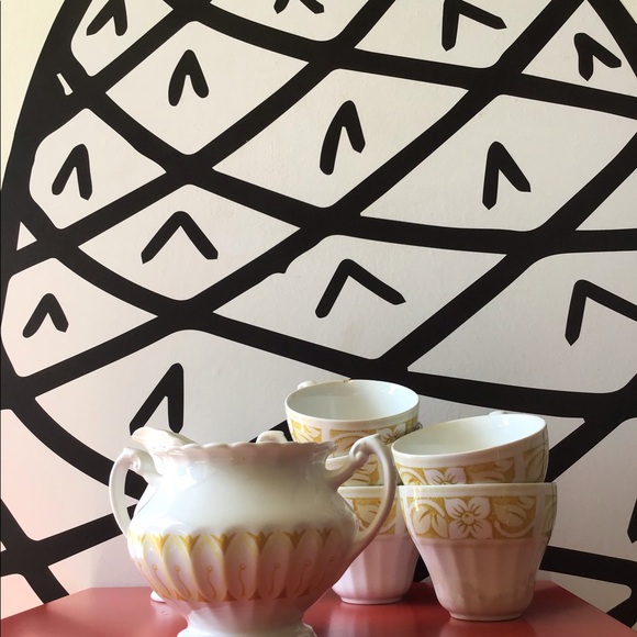 Tea Set - Picture 3 of 10